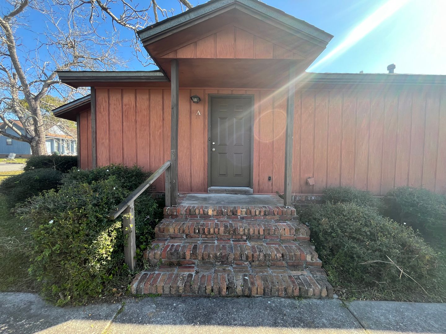 Remerton Apartment: 1619 Victory Drive