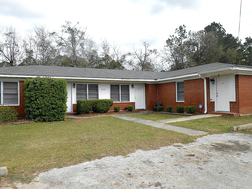 Valdosta Apartment: 2409 University Drive