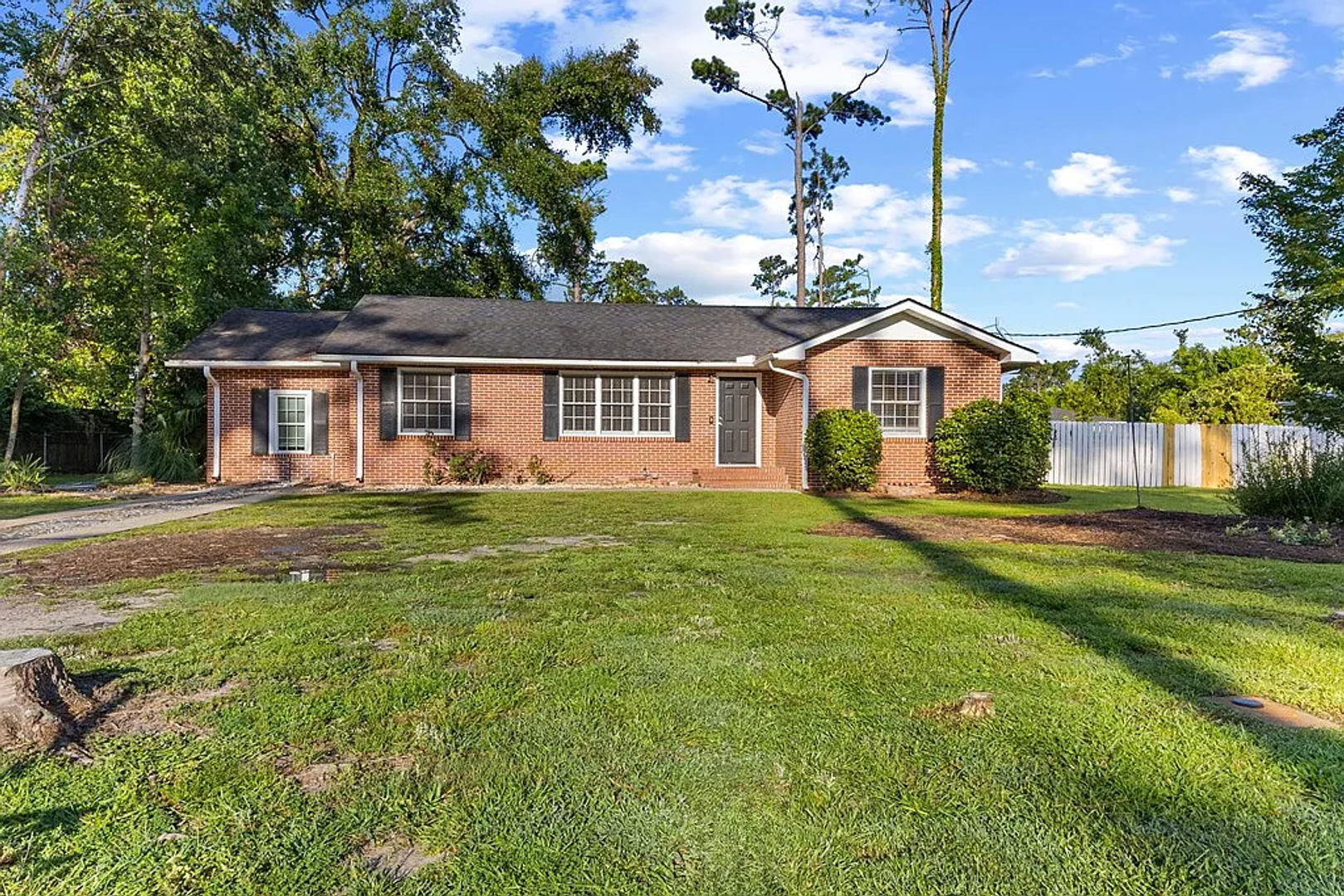 Valdosta House: 2206 White Oak Dr.