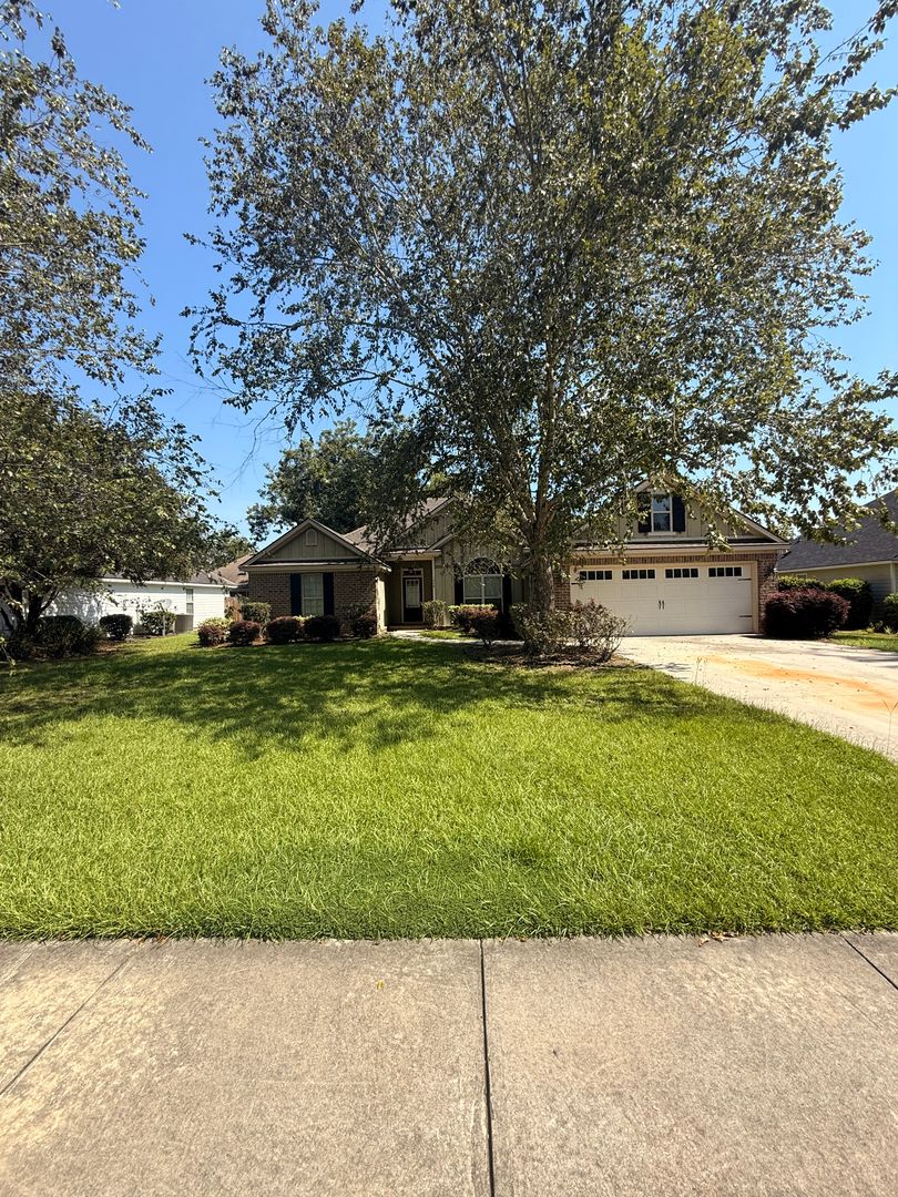 Hahira House: 5048 Planters Crossing