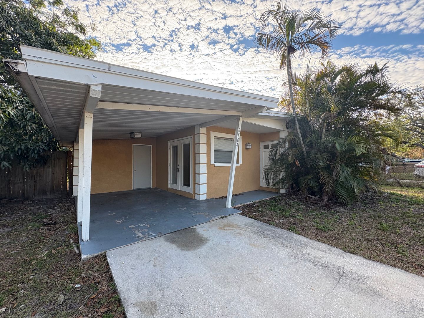 Tampa House: 6804 S Wall St