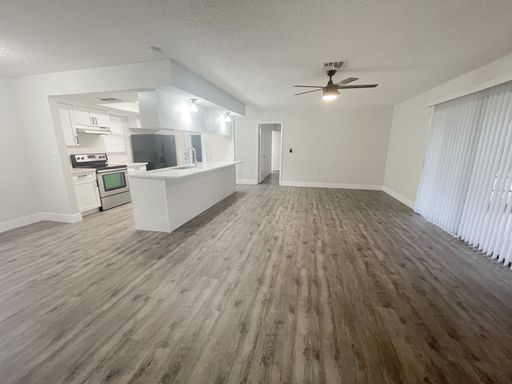 Beautifully updated 2/2, Available Now!