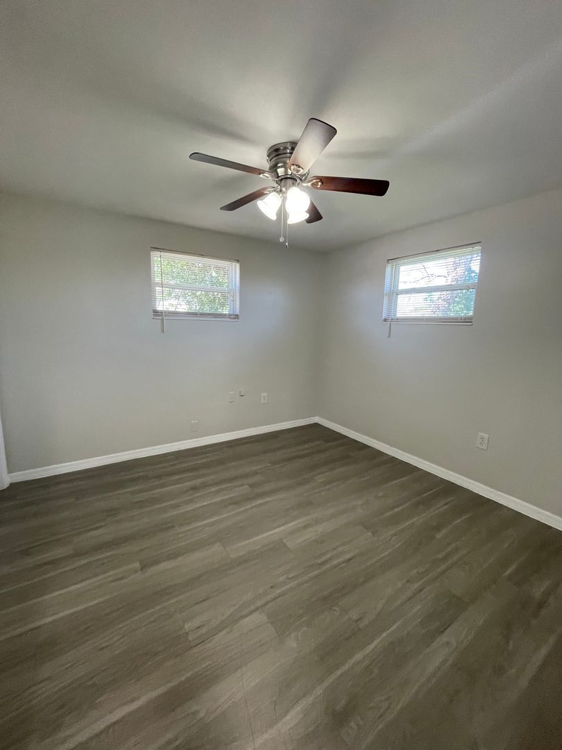 1130 Powersong St. 11 of 12