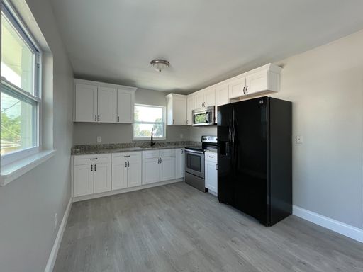 UPDATED 2/1 Apartment, AVAILABLE NOW! – photo 1