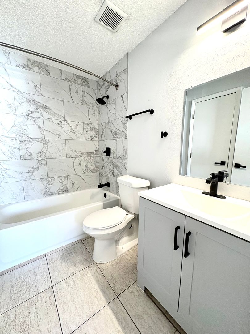 Tampa Apartment: 3712 W Cass St