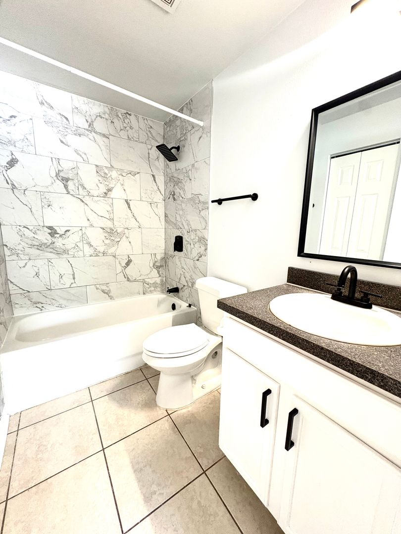 Tampa Apartment: 3712 W Cass St