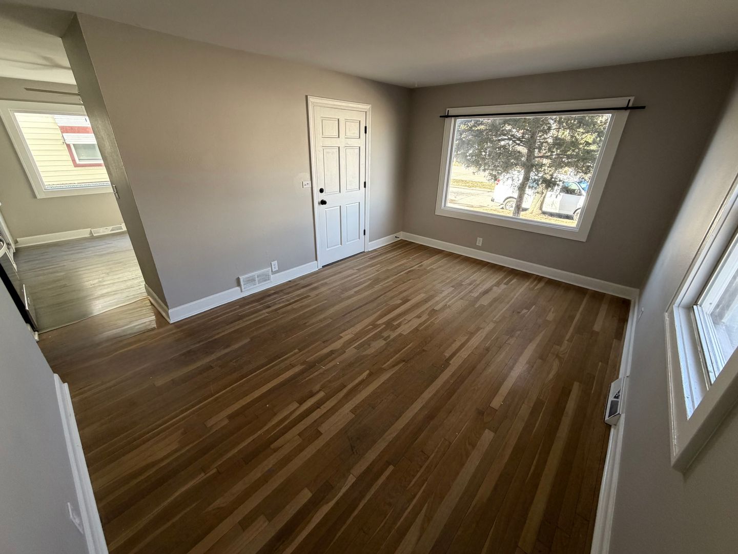 Milwaukee Apartment: 516-518 South 70th Street