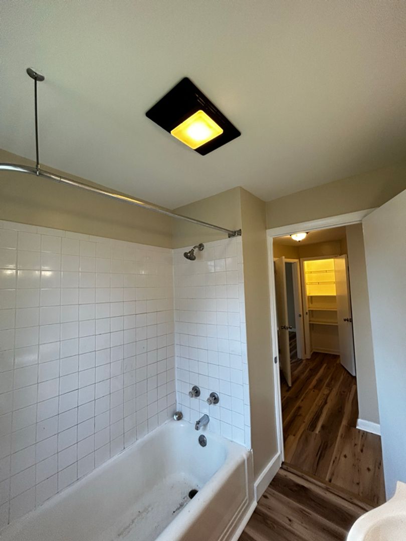 Kingston Apartment: 361 Warren Avenue