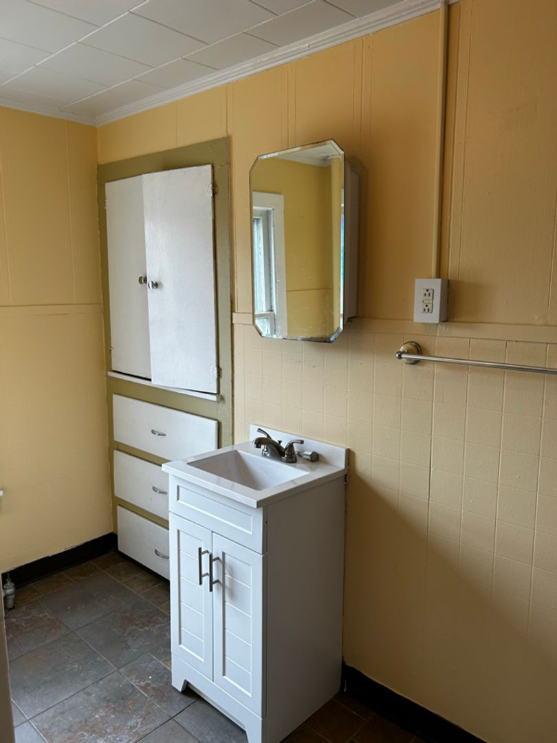 Mayfield Apartment: 325 Main Street