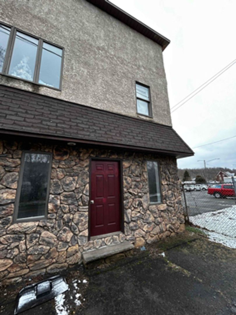Simpson Apartment: 418 Main Street