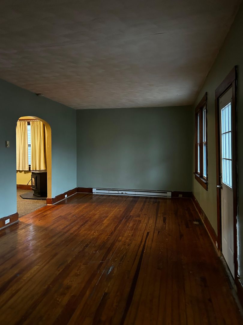 Scranton Apartment: 2649 Olyphant Avenue