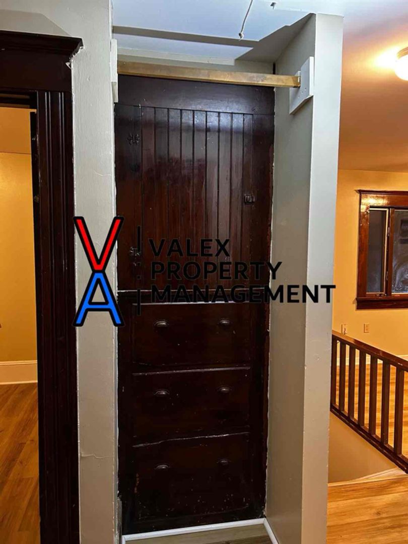 Clarks Summit House: 1831 Red Barn Village Rd