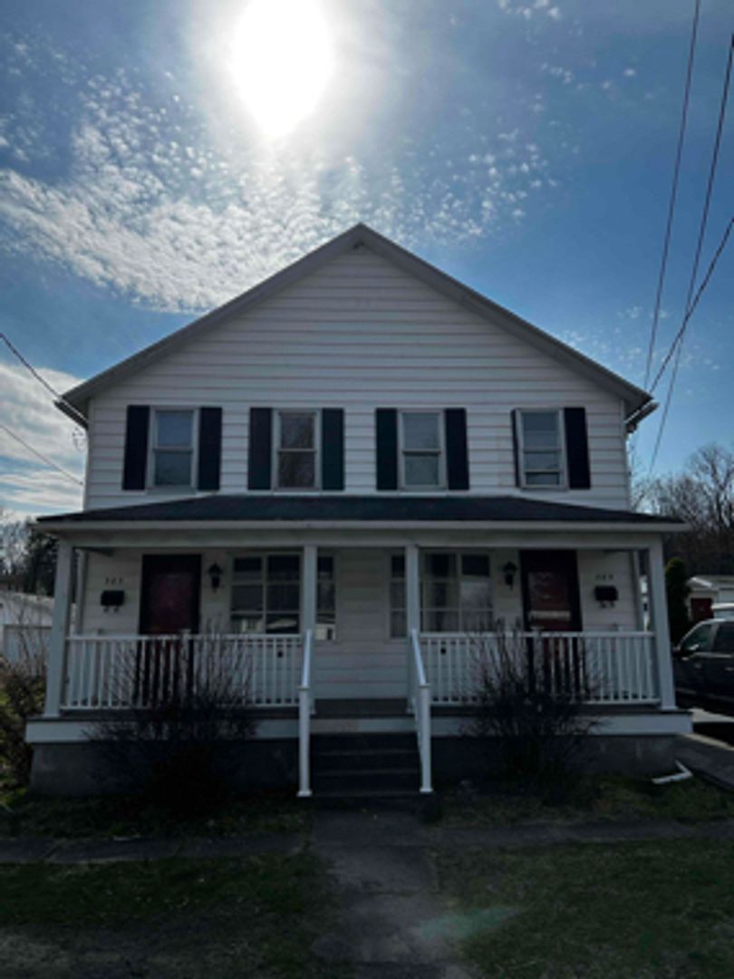 Plymouth Apartment: 383-385 Carver Street