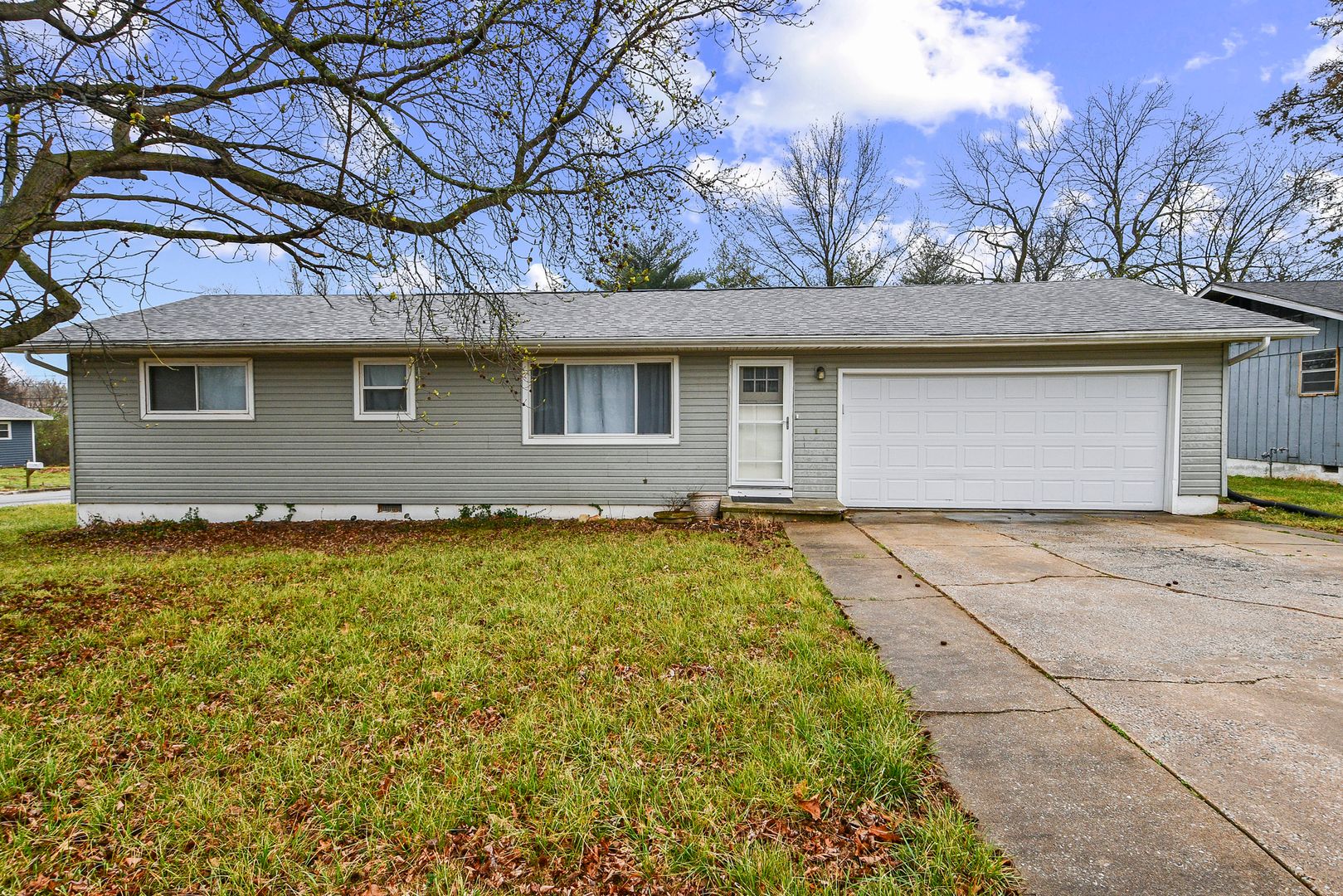 Springfield House: 2744 W Sylvia Court