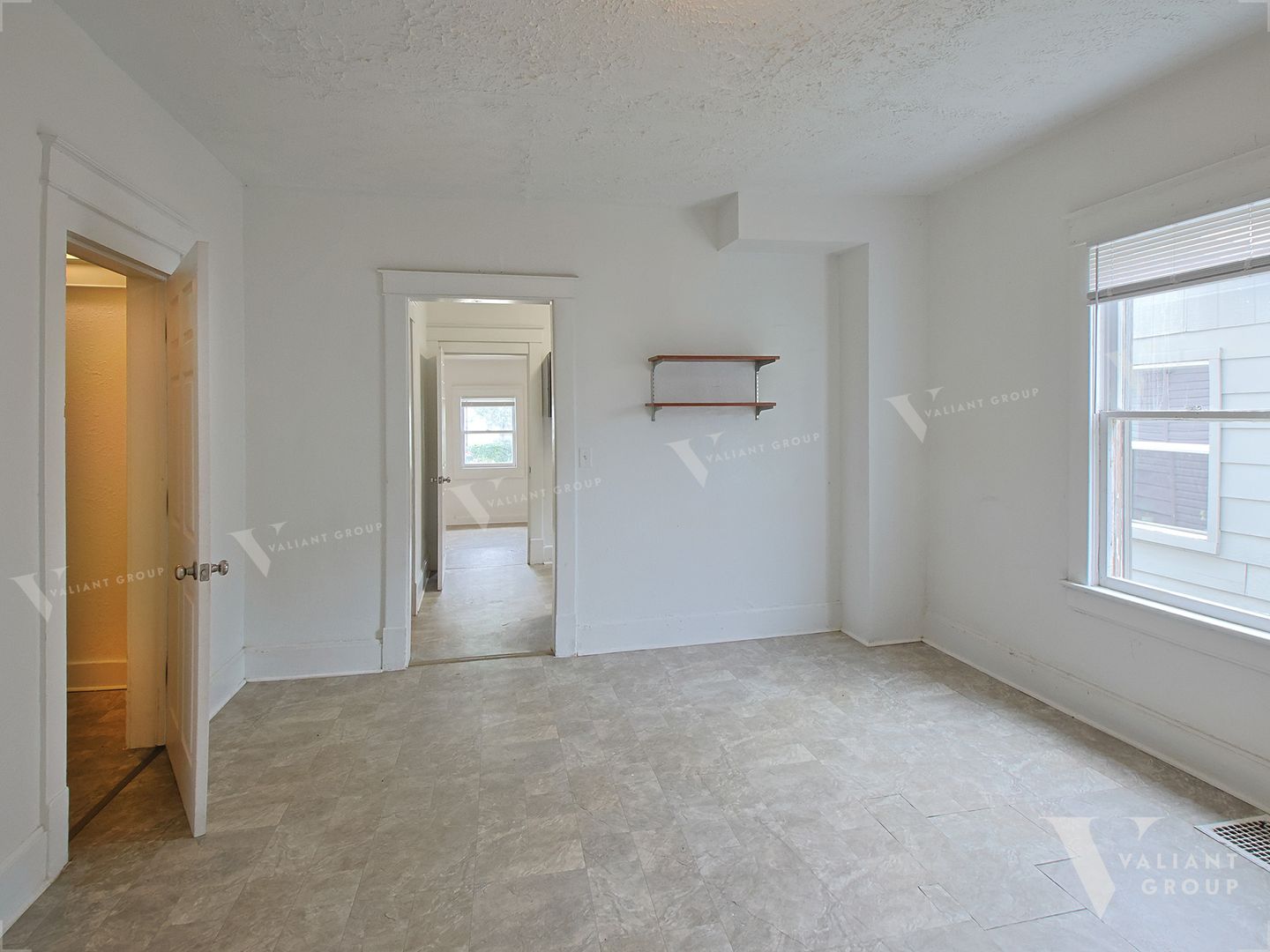 Springfield Apartment: 1032 E Commercial St