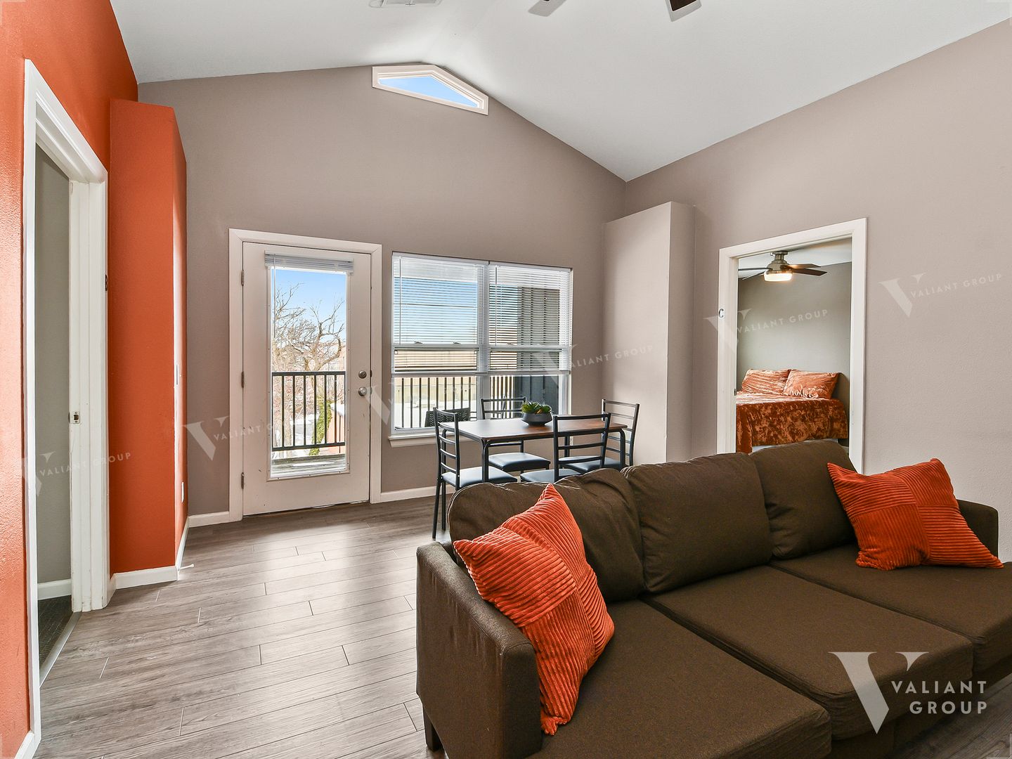 Springfield Apartment: 450 E Walnut St