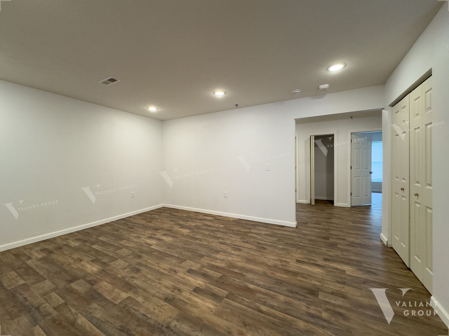 Springfield Apartment: 2420 East Blaine Street