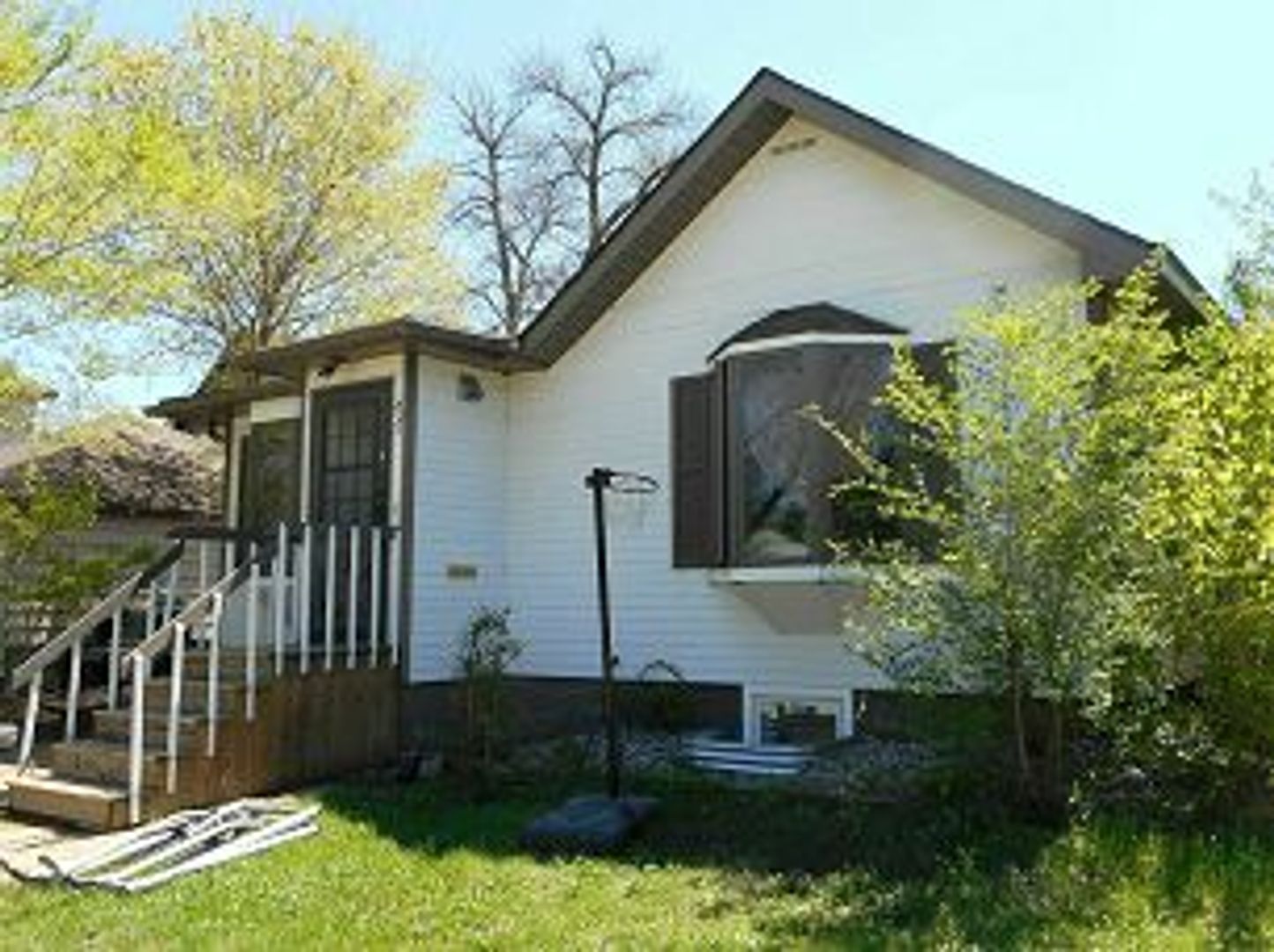 Valley City House: 823 3rd St NW