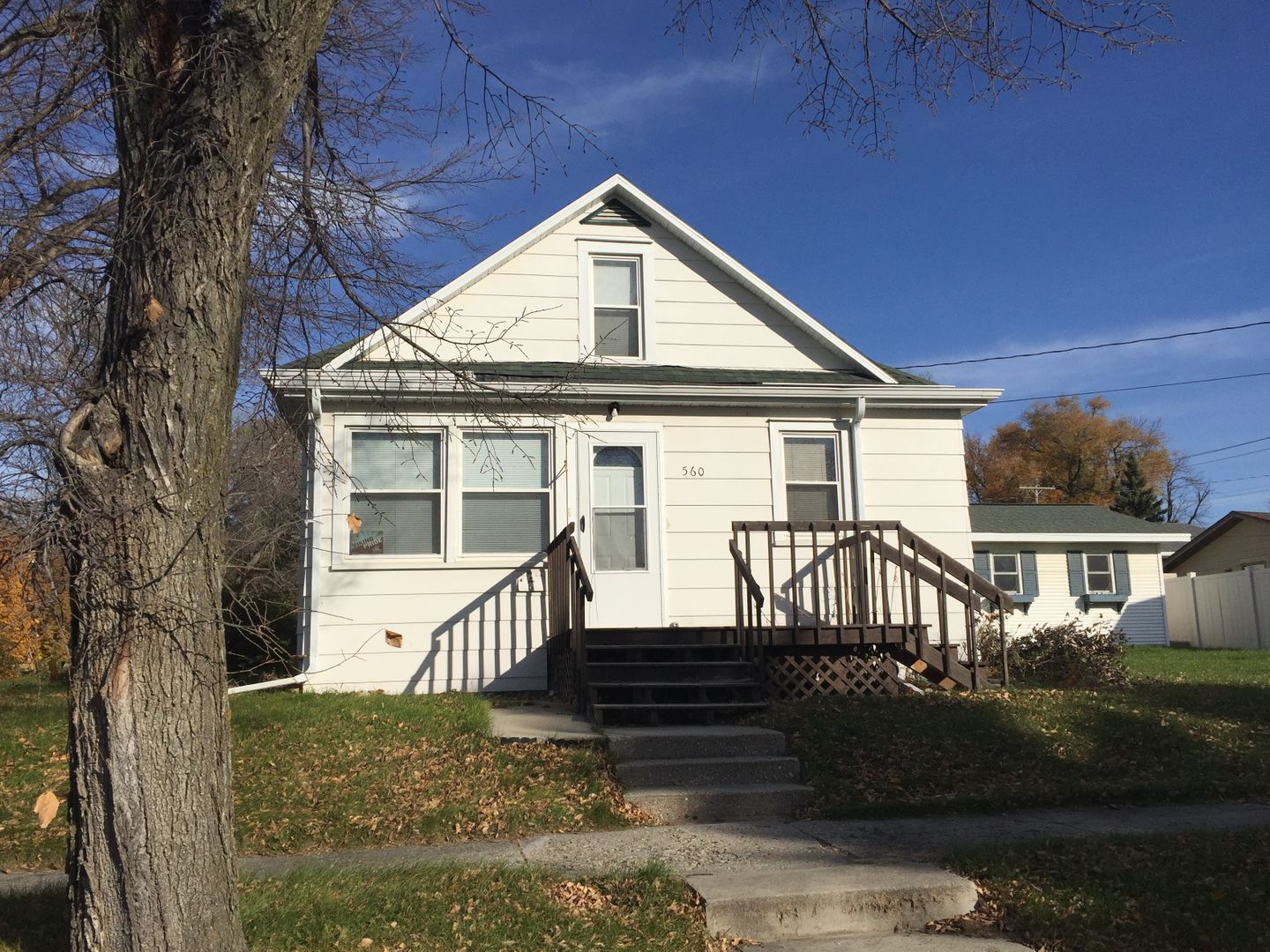 Valley City House: 560 5th St NW