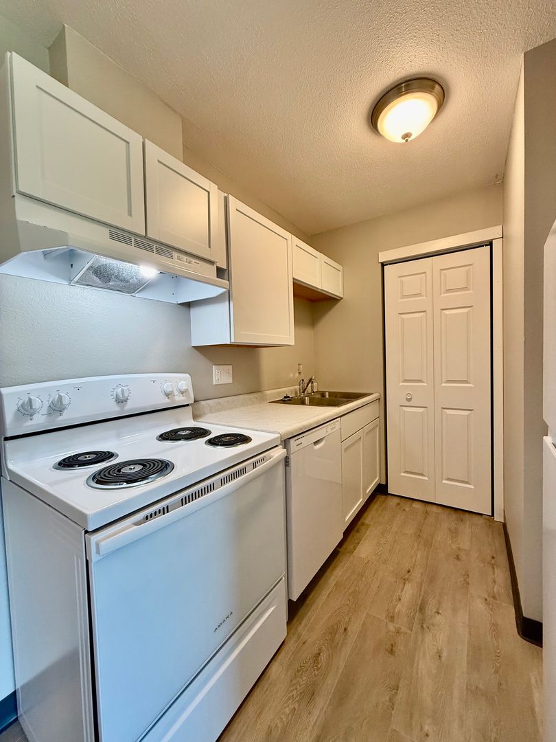 Valley City Apartment: 700 11th St NW