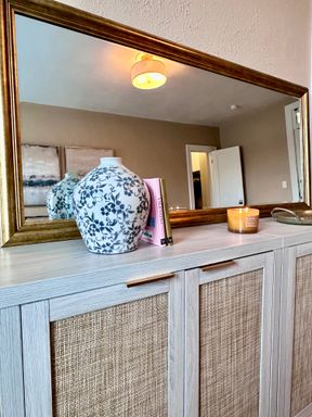 Fully furnished 1 bedroom 1 Bathroom + Office! Historical Uptown Location