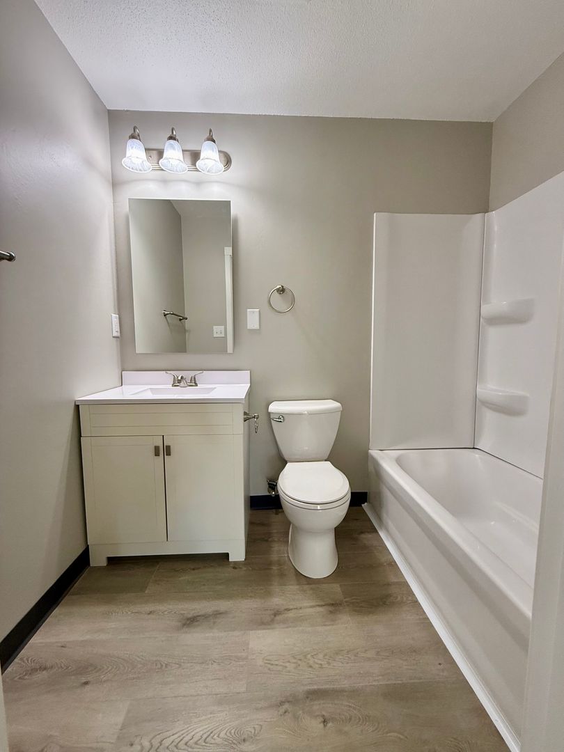 Valley City Apartment: 700 11th St NW