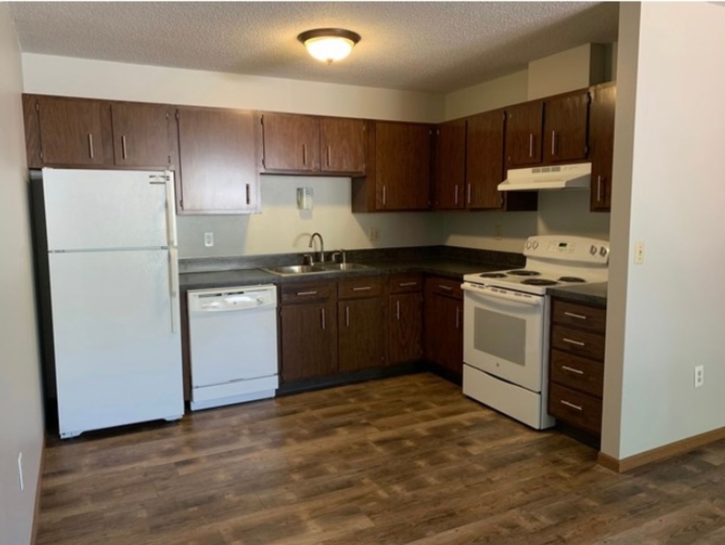 Valley City Apartment: 1019 5th Ave NW