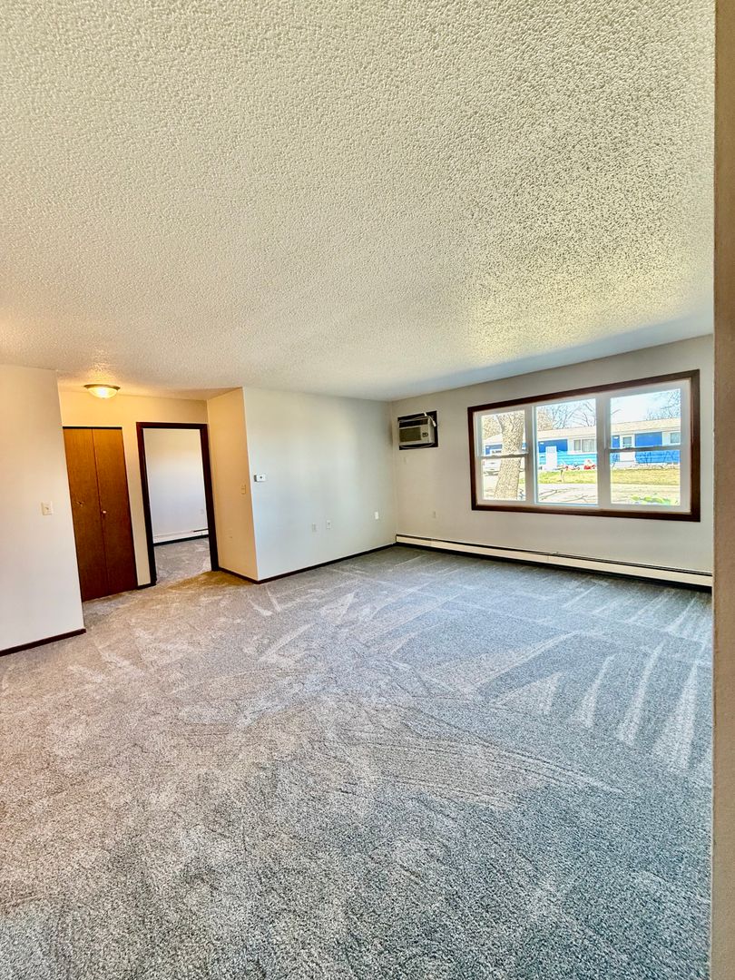 Valley City Apartment: 1040 5th St SE