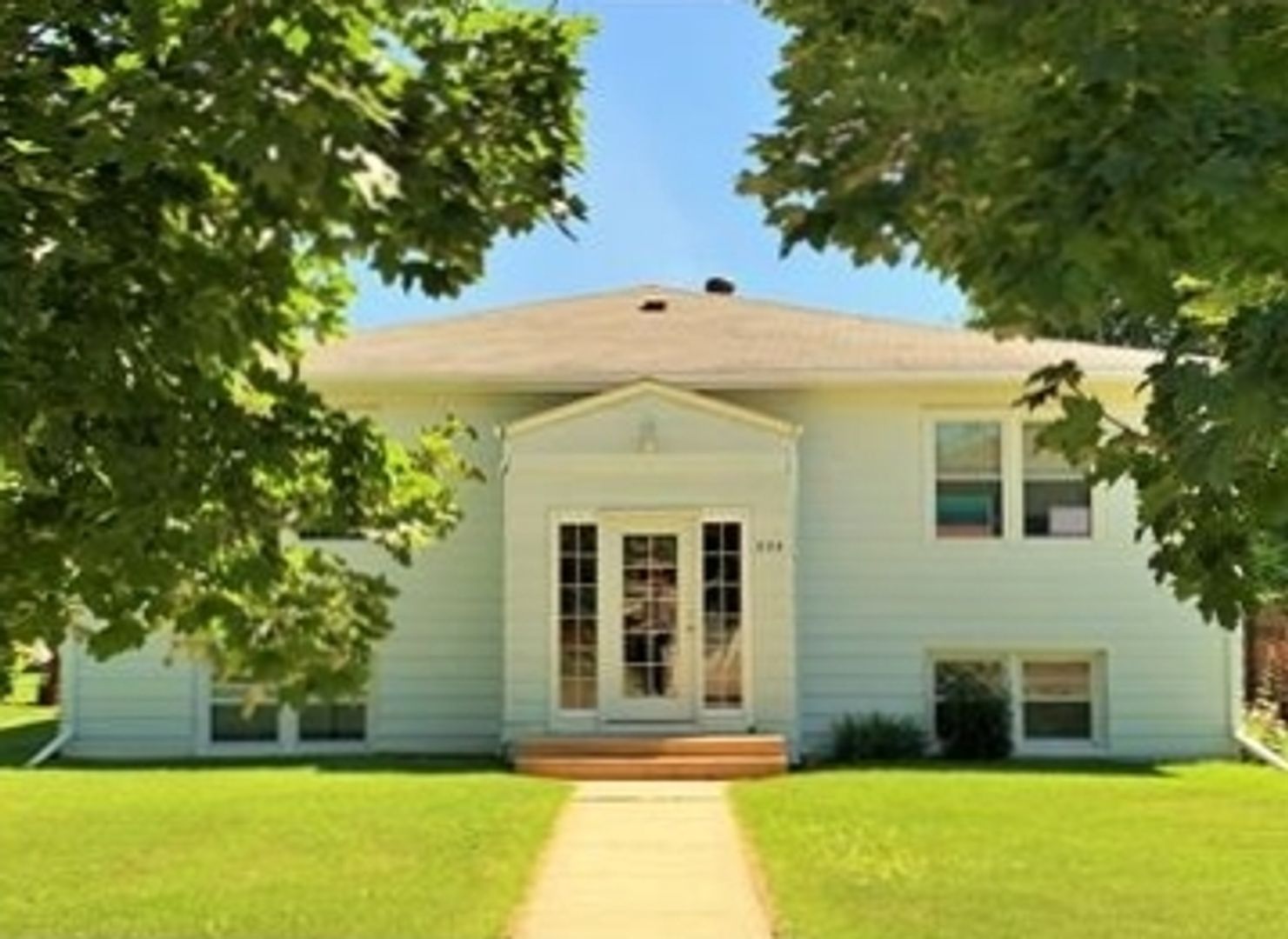 Valley City Apartment: 824 2nd Ave NW