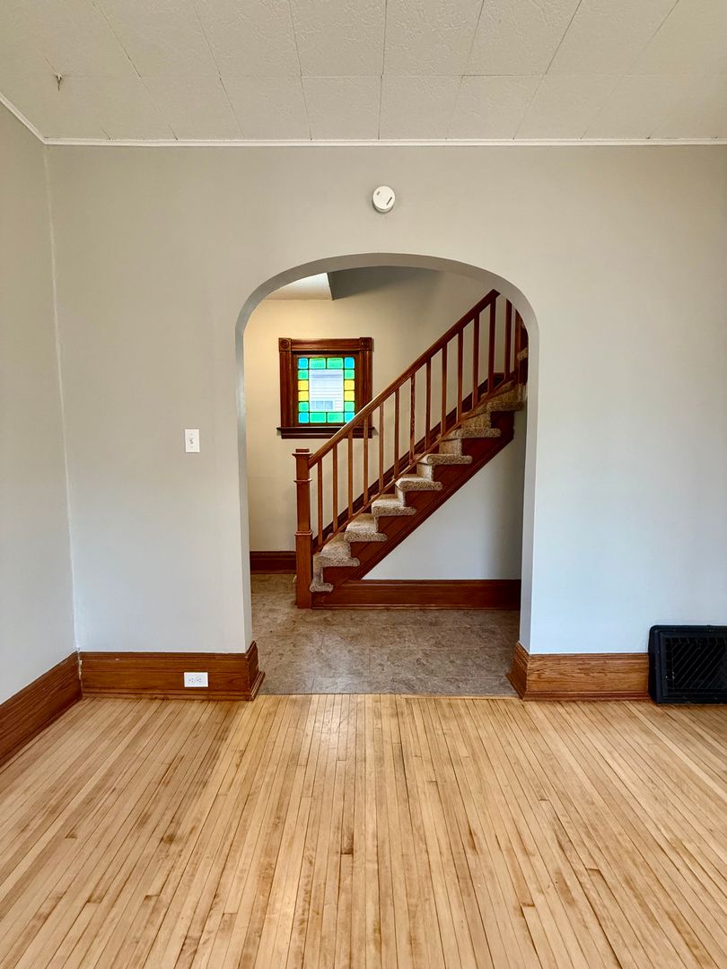 Valley City House: 624 Central Ave N