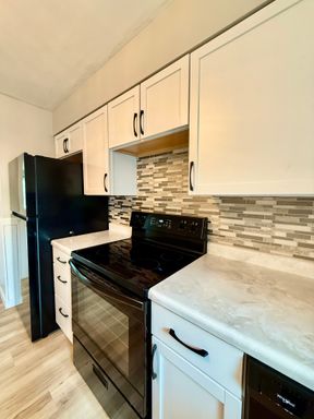 Spacious Updated 2-Bedroom Apartment – Walking Distance to NDSU – photo 1