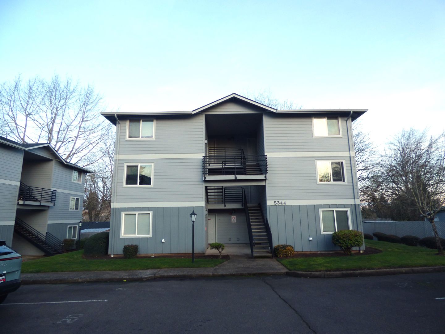 Salem Apartment: 5314, 5324, 5334, 5344 Skyline Rd S