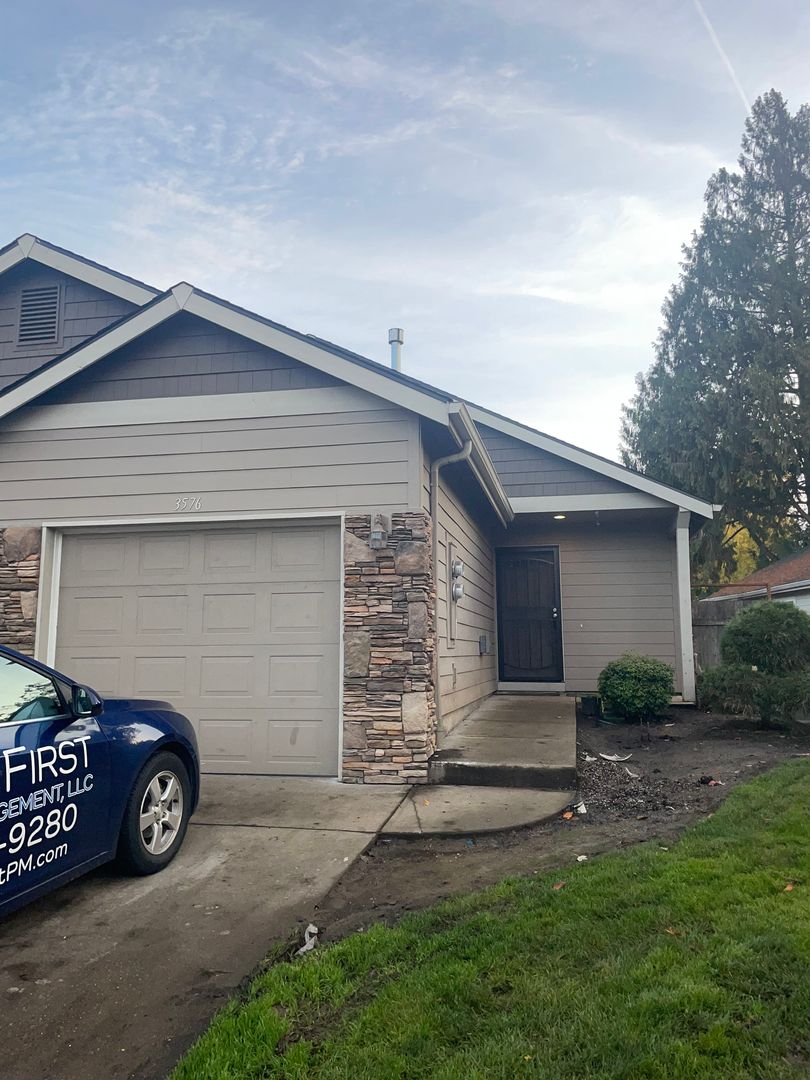 Salem Apartment: 3576-3578 Fisher Ct NE