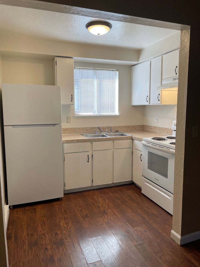 Keizer Apartment: 4018 Arleta Ave NE