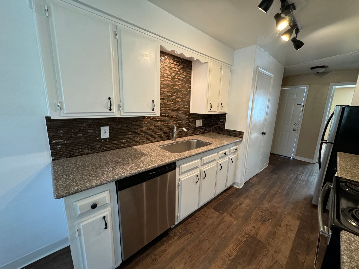 Salem Apartment: 3404-3444 Liberty Rd S