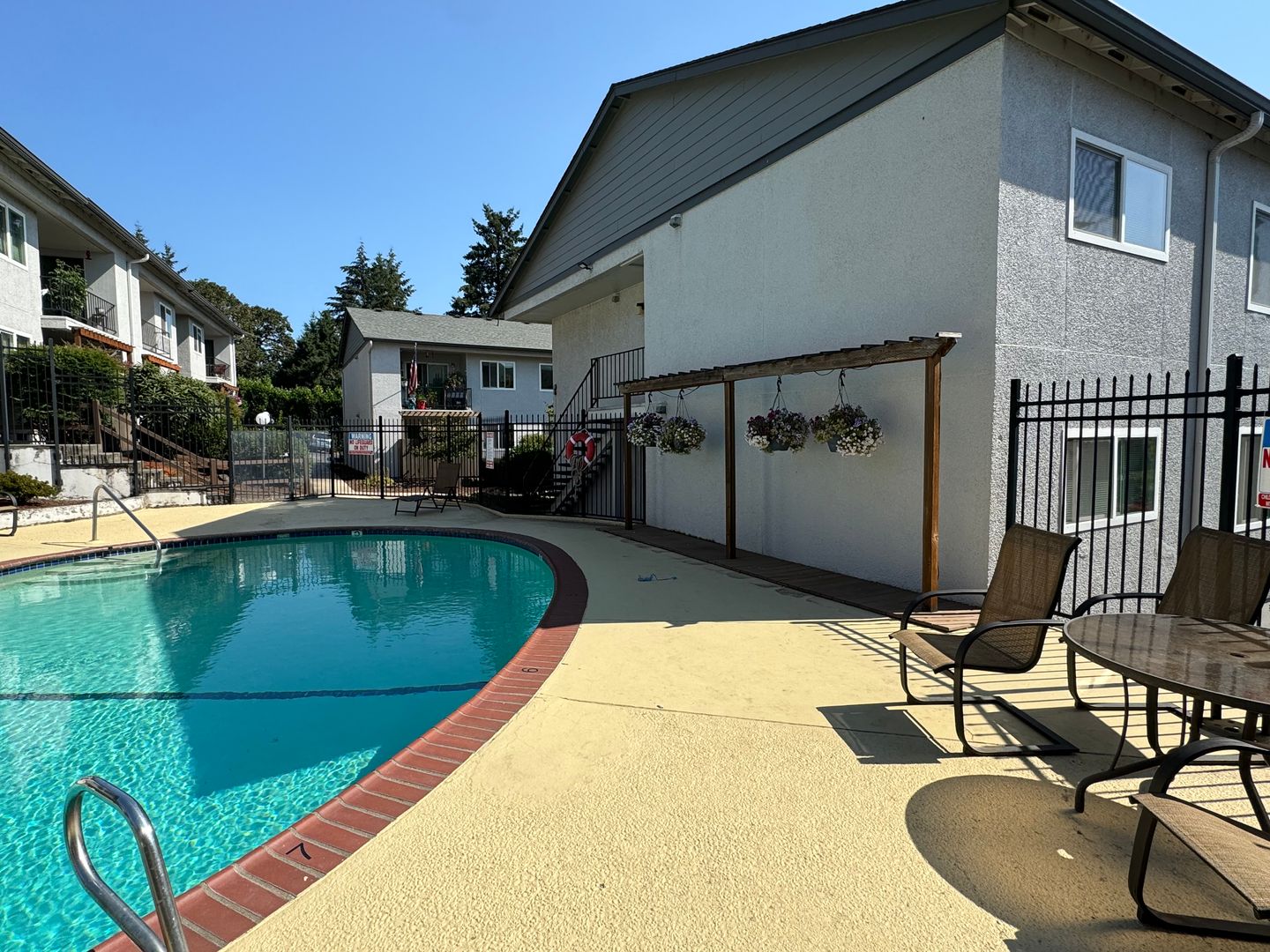 Salem Apartment: 3404 Liberty Rd S #08