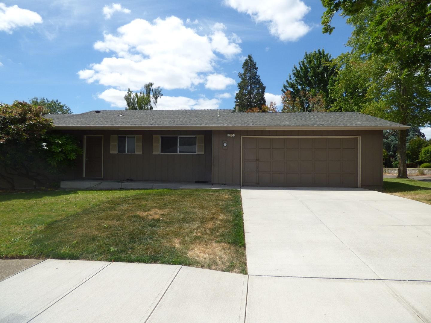 Salem House: 4824 Falcon Ct NE