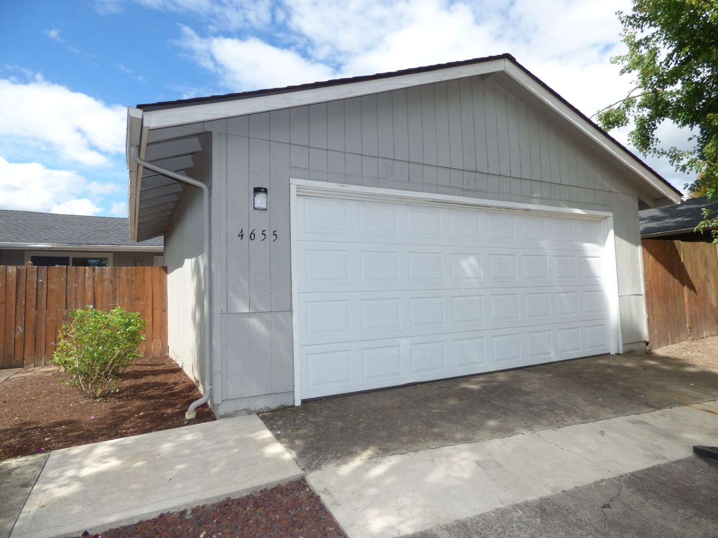 Salem House: 4655 Buffalo Ct SE