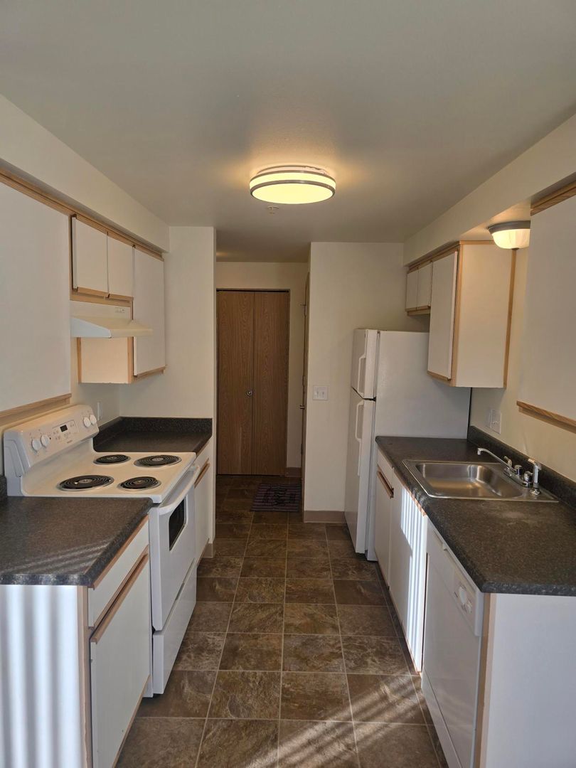 Salem Apartment: 3684 Fisher Rd NE