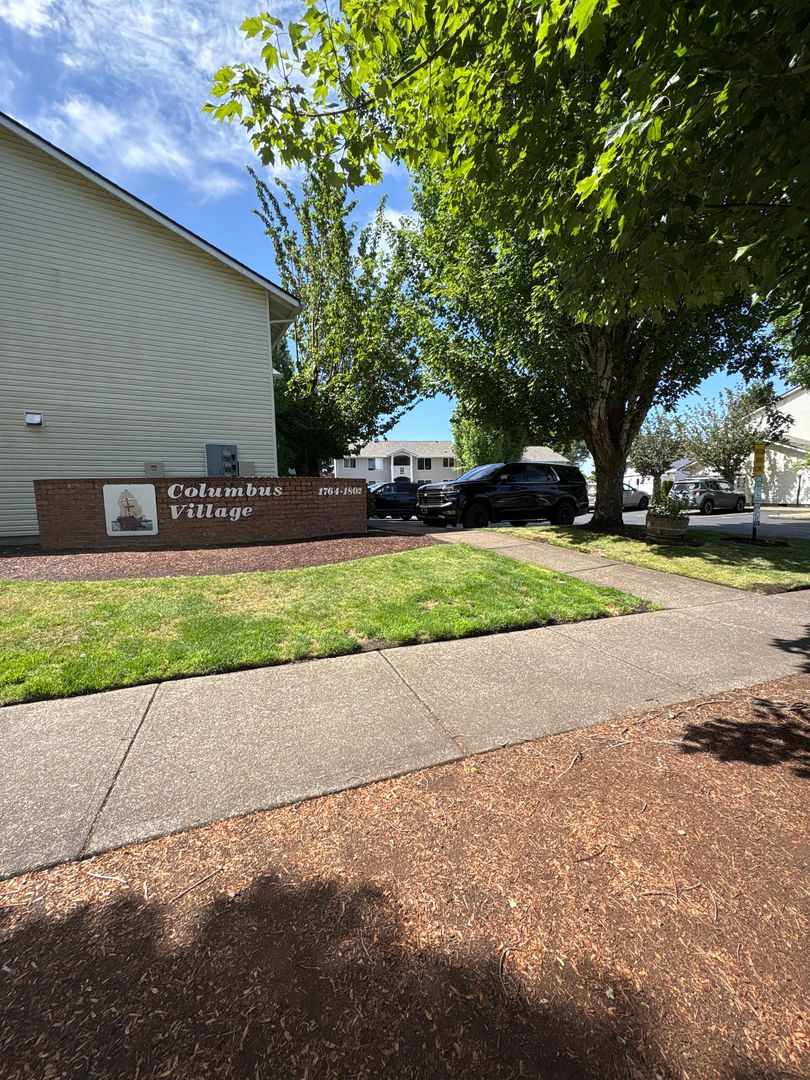 McMinnville Apartment: 1794 SW Fellows St