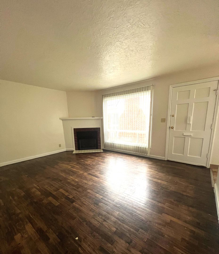 Salem Apartment: 1147-1189 Saginaw St S