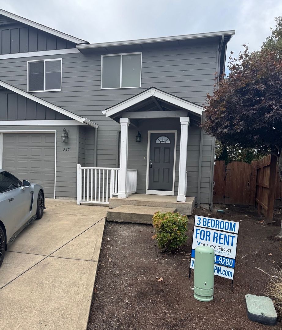 Monmouth Apartment: 337-339 Tracy Ct