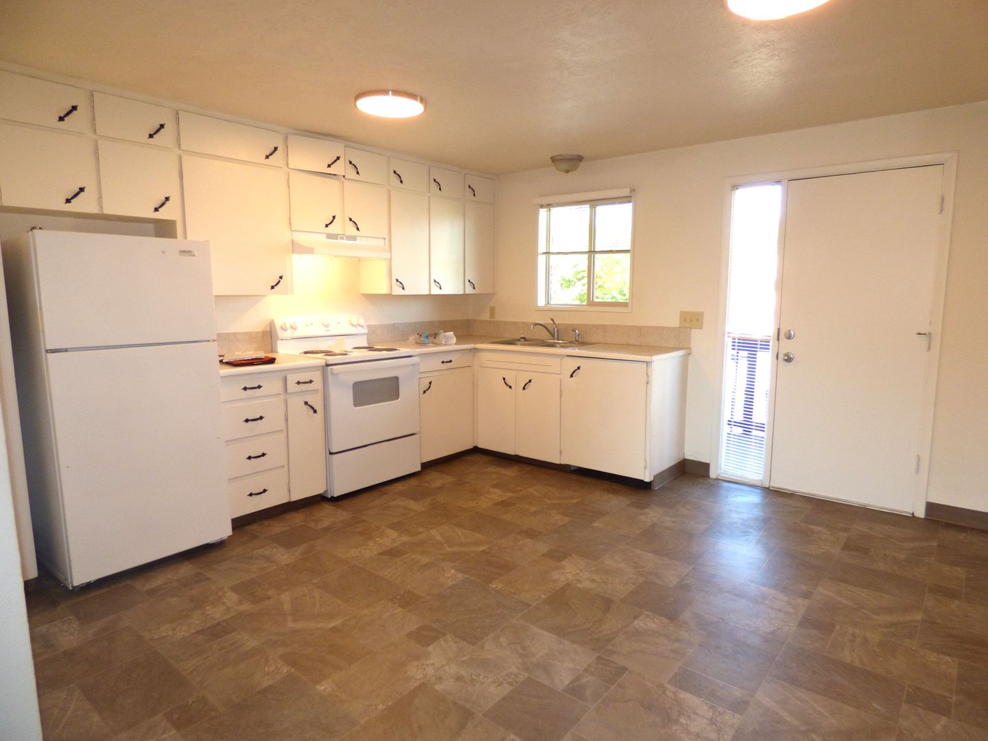 Salem Apartment: 1003-1085 Savage Rd NE