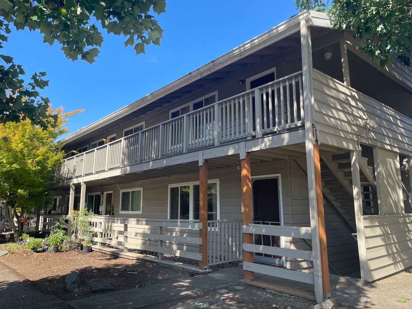 Salem Apartment: 211-245 Miller St S