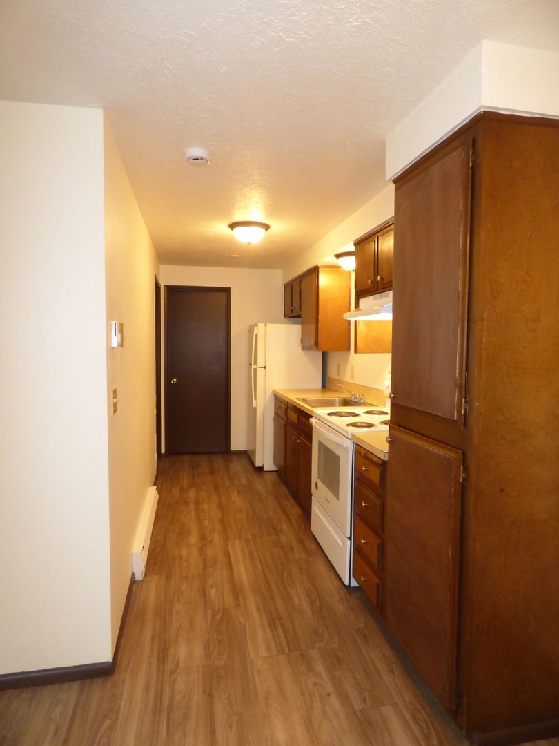 Salem Apartment: 3522-3586 Anita Dr NE/3502-3575 Manor Dr NE