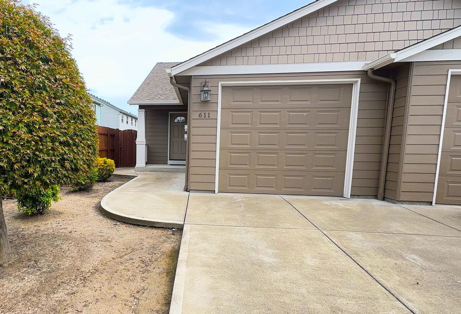 Monmouth Apartment: 611-613 Broad St S