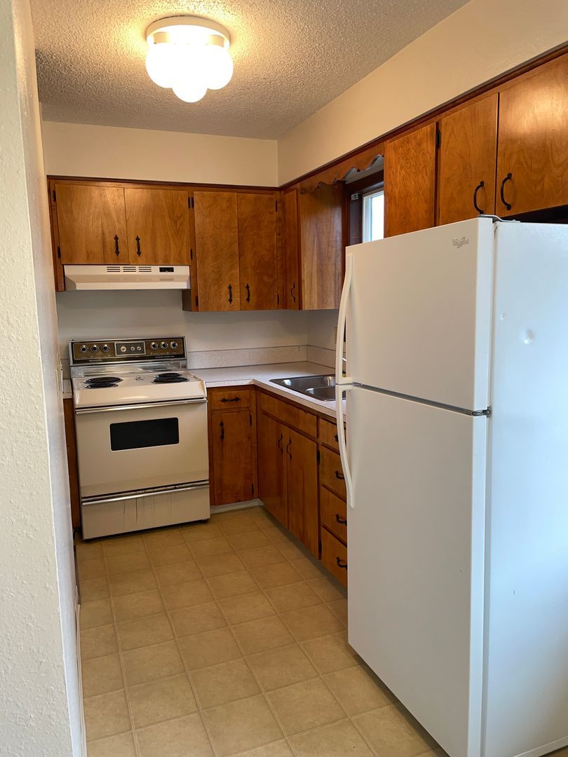 Salem Apartment: 2131 Center St NE