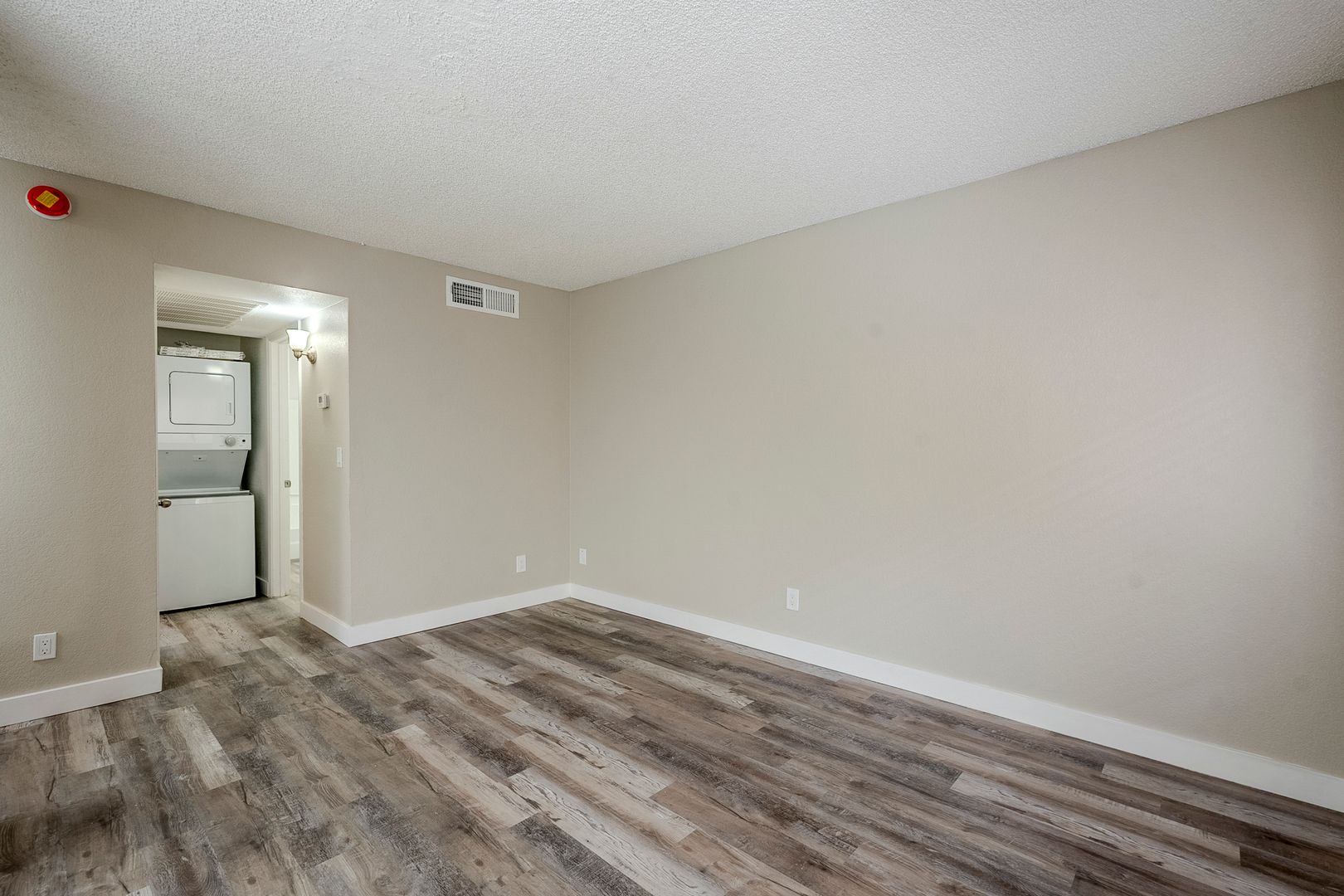 Laundry room at Harbor View 2 (4 of 8)