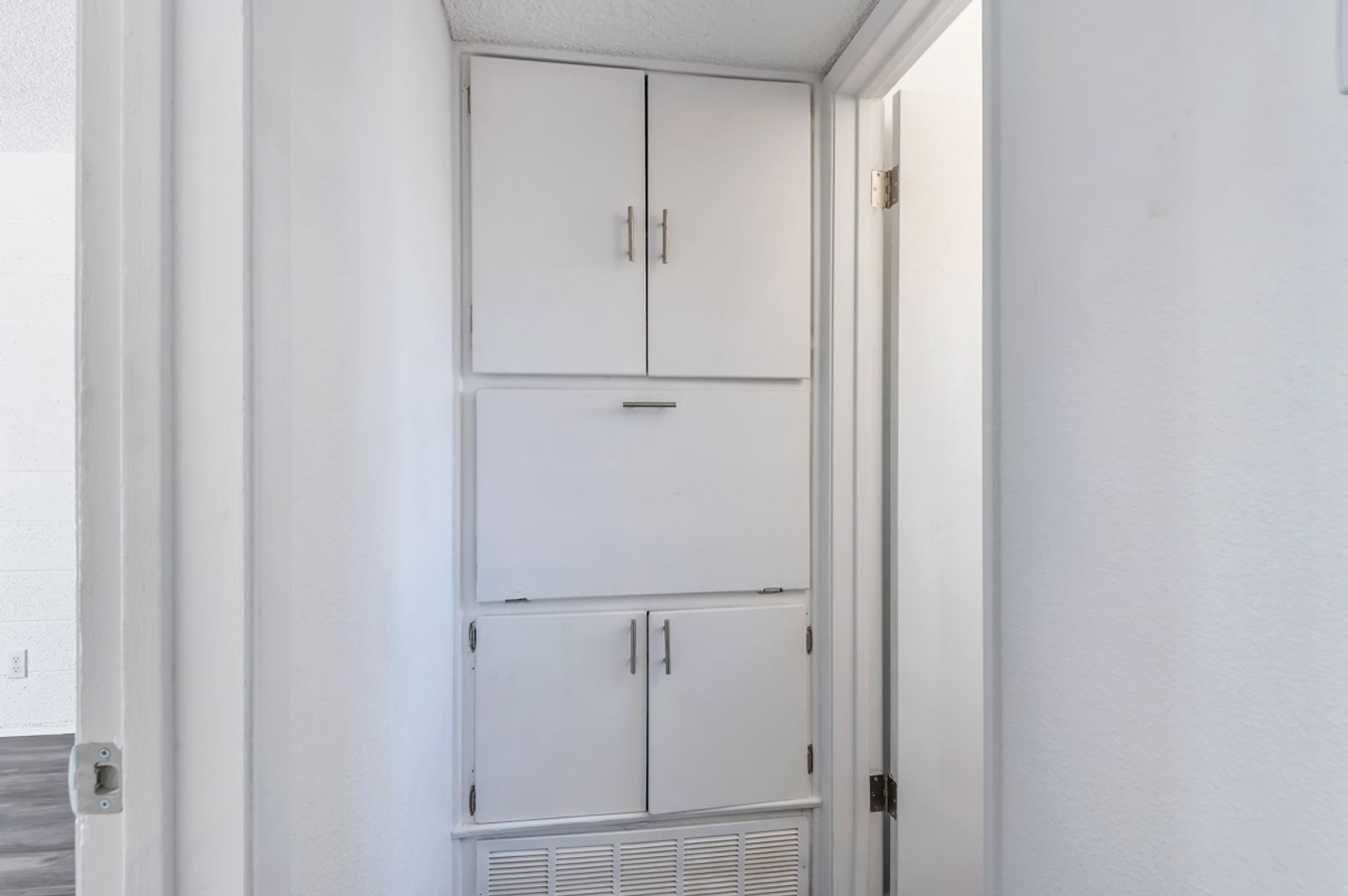 Sheraton Arms Apartments 