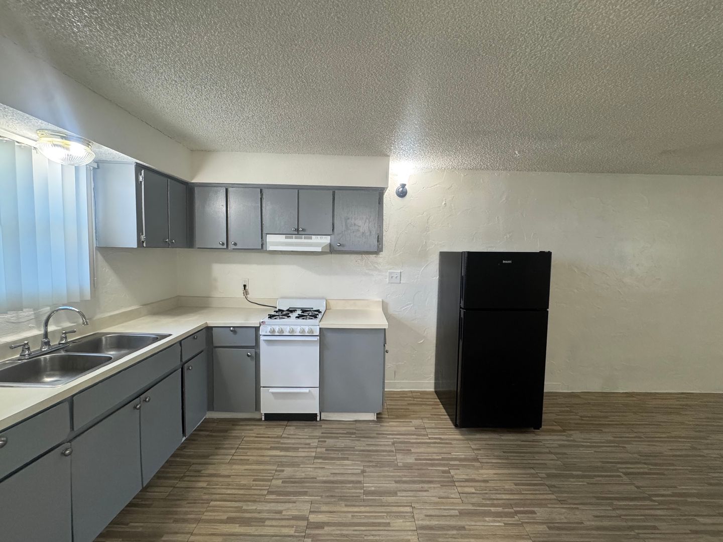 Mesa Apartment: 1940 W University Drive